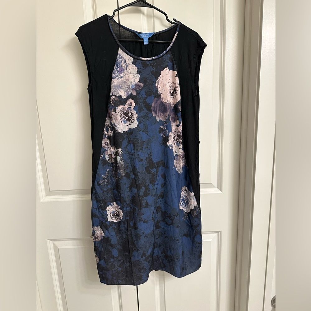 Simply Vera Vera Wang Black and Blue Floral Sleeveless Dress Size Medium
